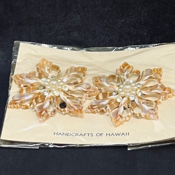 Native Handcrafts Silver Tone & Shell Screw Back Earrings Made In Hawaii (4910) - Picture 4 of 6